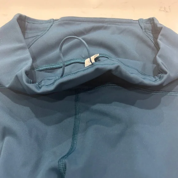 Lululemon athletica Women’s Train Time Dark Teal Capri Leggings - Picture 7 of 7